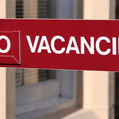 Red hanging sign reading “NO VACANCIES”, symbolising timeshare peak season availability problems